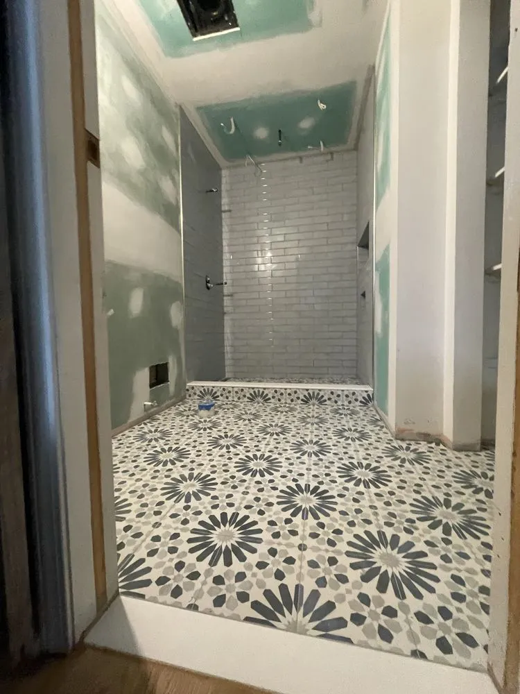 Certified electrician providing emergency electrical service in , 