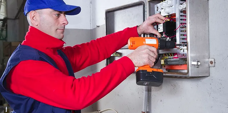 Slide of Unique Electric Services