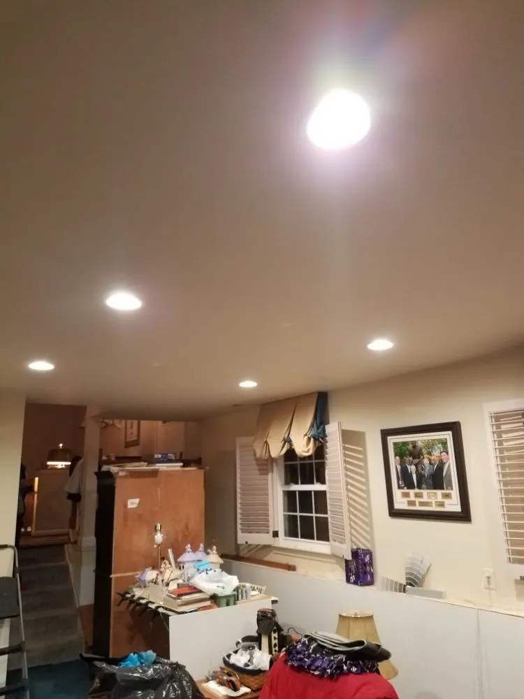 Slide of Unitas Electrical Services