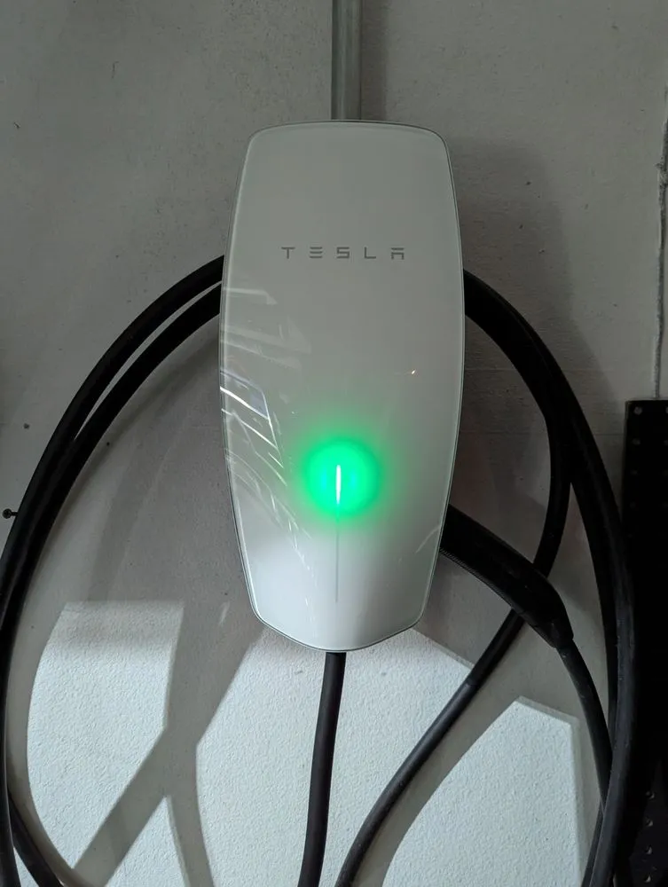 Slide of United Electrical and Solar Services