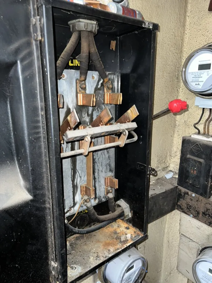 Professional electrician providing circuit breaker repair in Panorama city, CA - United Pro Electric