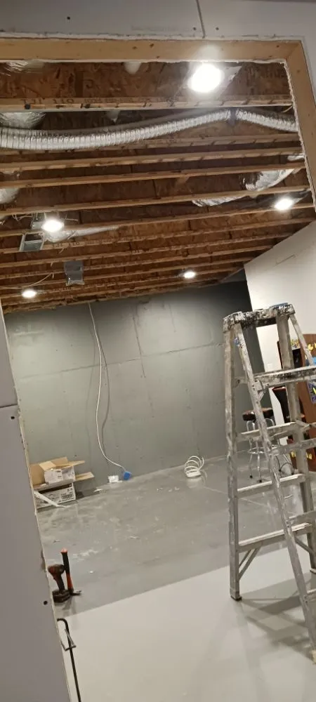 Emergency circuit breaker repair experts serving ,  - Universal Electric Company