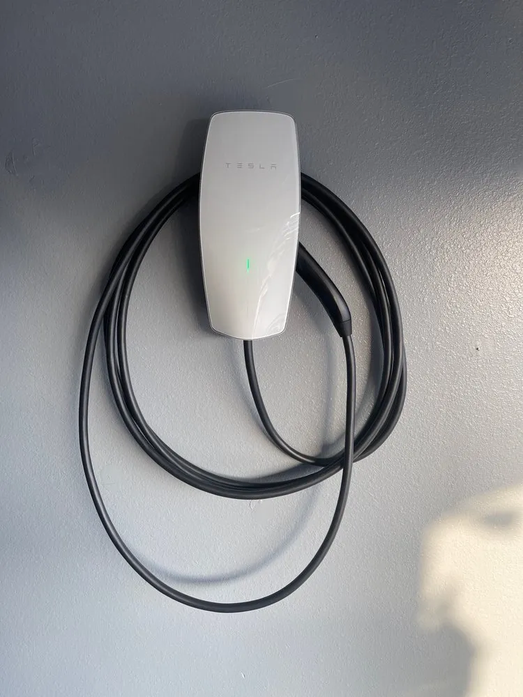 Slide of Universal Electric Solutions