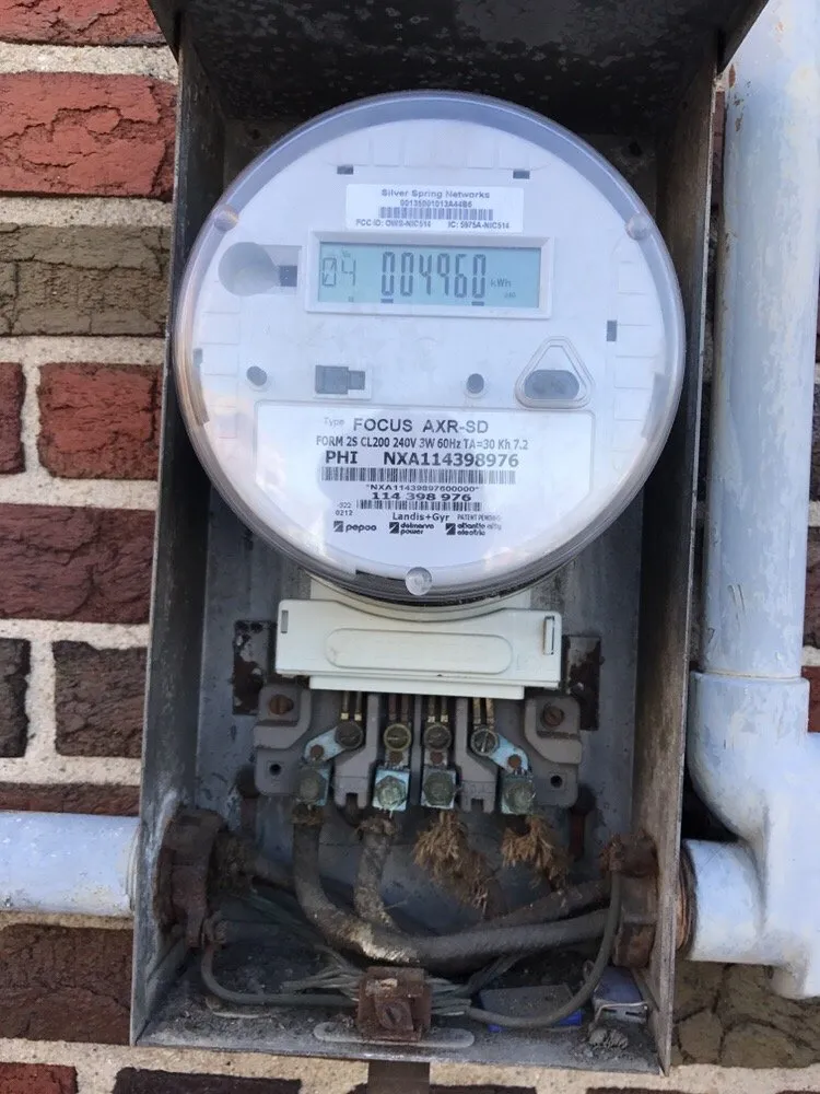 Licensed electrician providing electrical repair in Upper Marlboro, MD - Universal Electrical