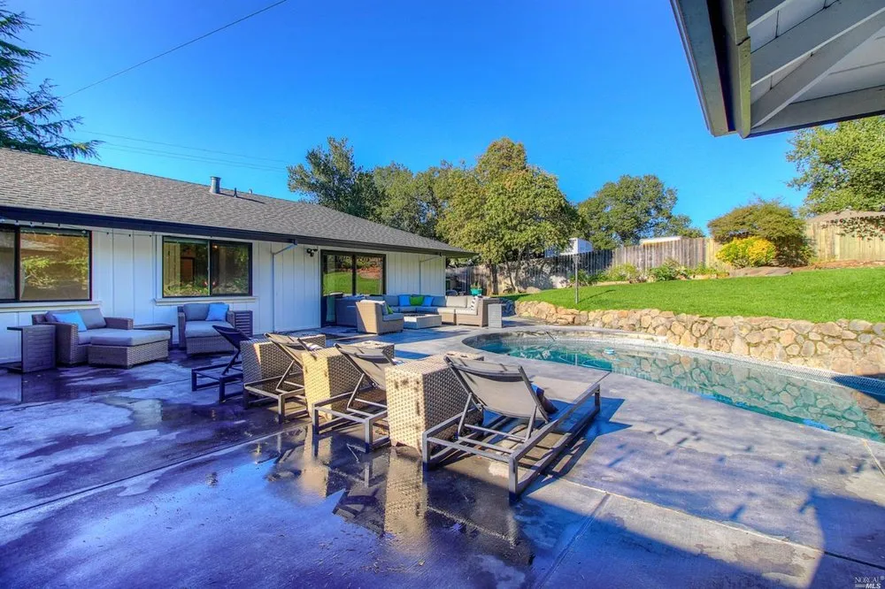 Reliable electrician providing panel upgrade in , 