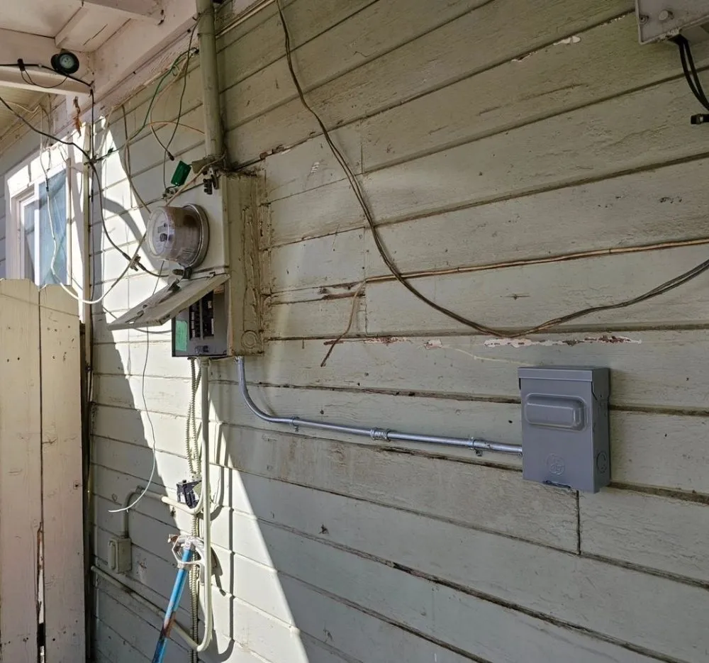 Slide of Urueta Electric