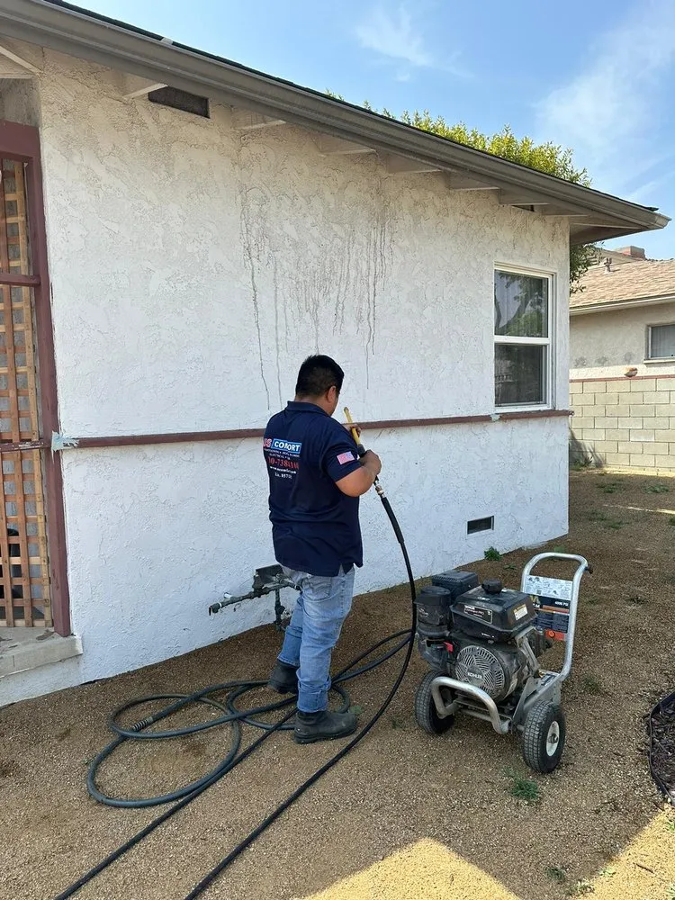 Licensed electrician providing emergency electrical service in , 