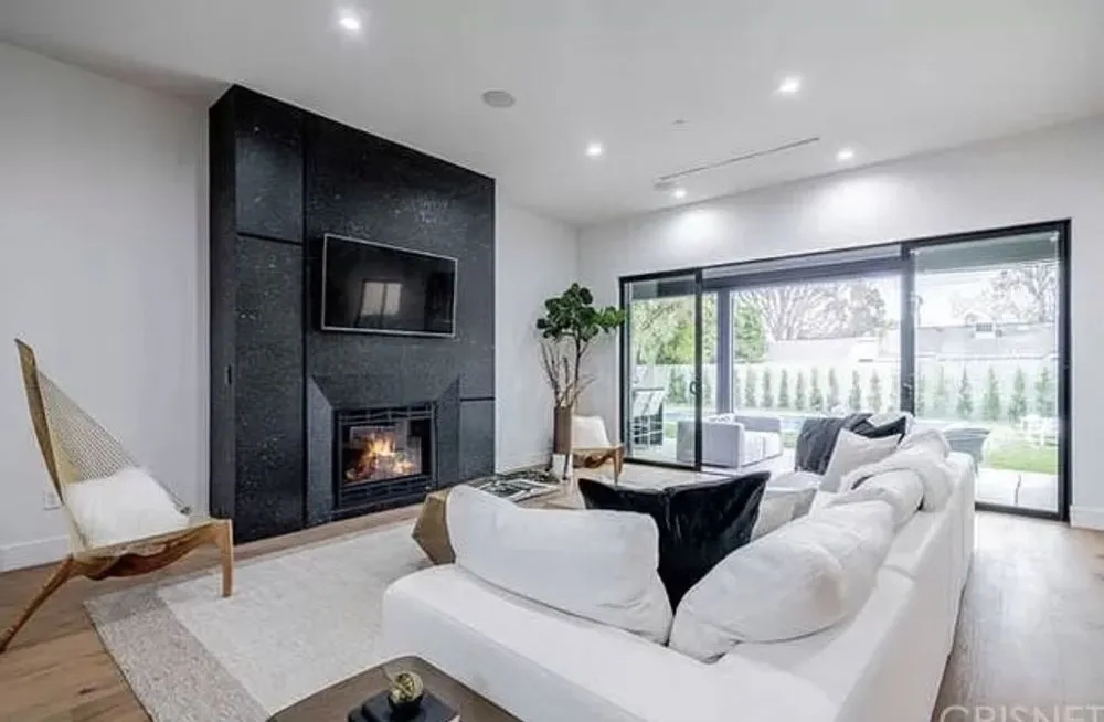 Slide of US Developer & Property