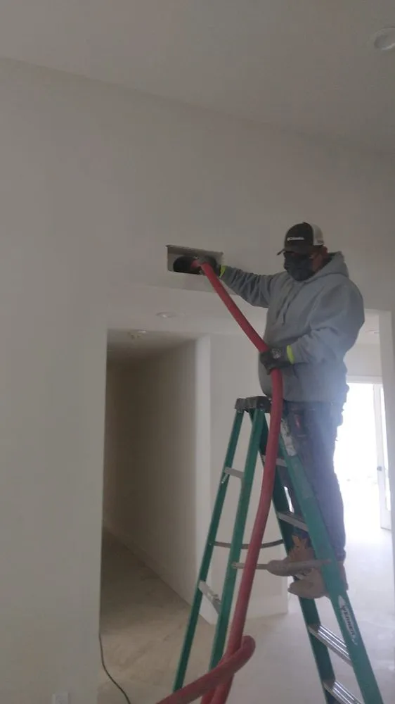 Certified electrician providing electrical repair in , 