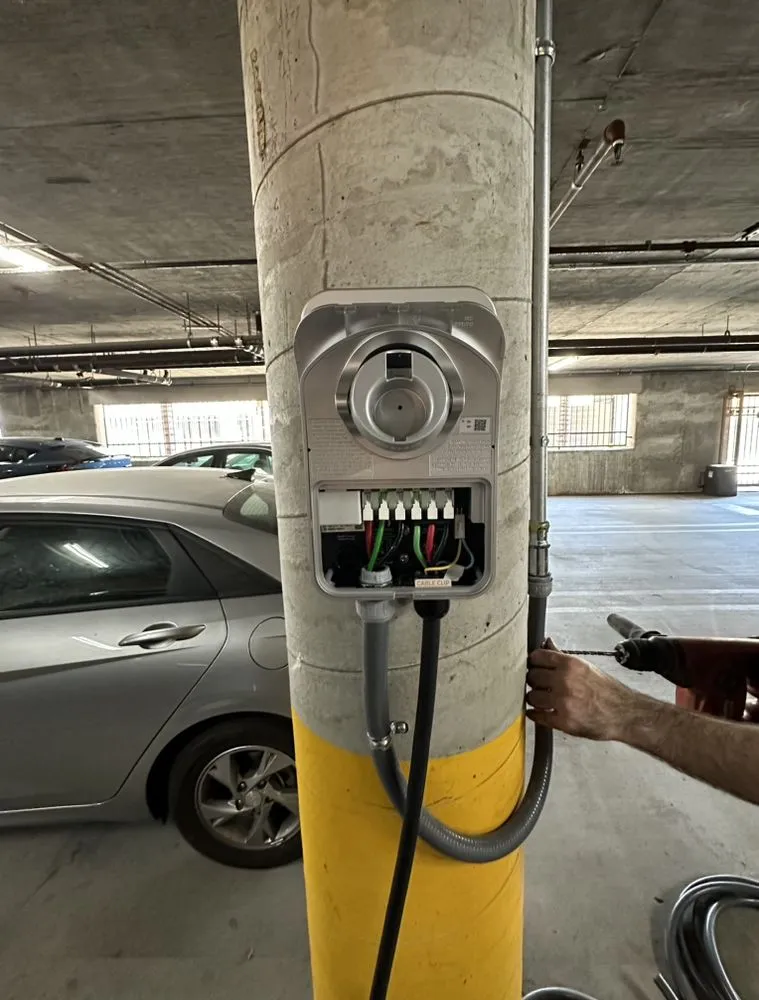 Affordable electrician providing electrical repair in San Fernando Valley, CA - USA Builders Group