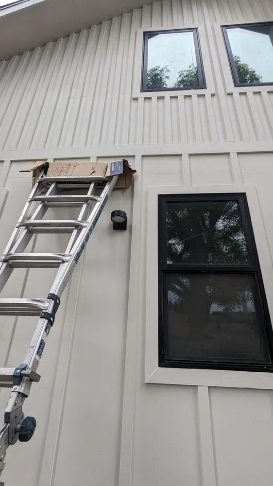 Licensed electrician providing emergency electrical service in ,