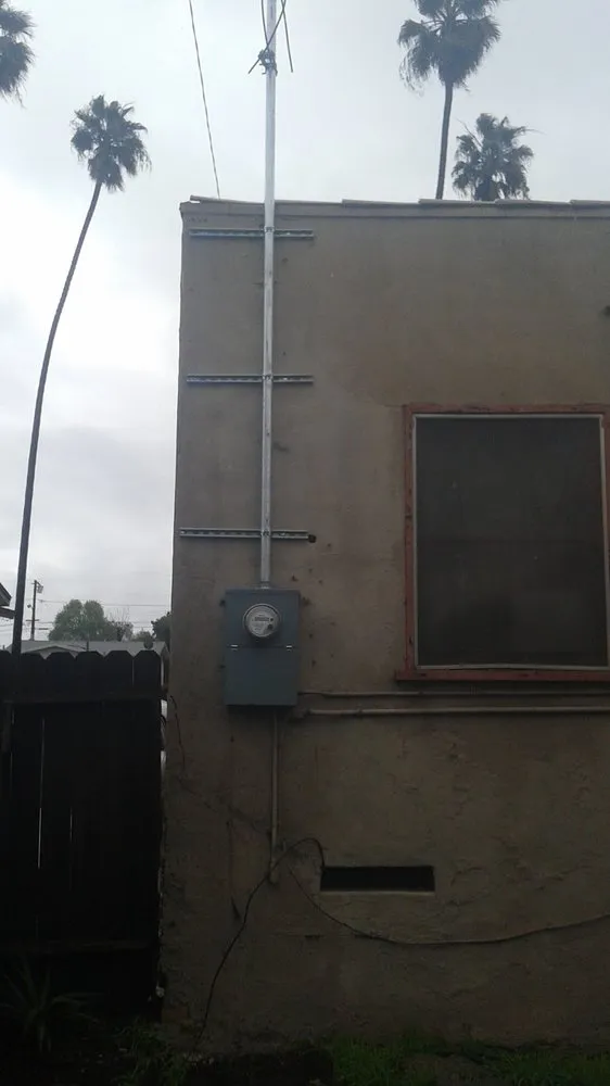 Professional electrical service for homes in lighting installation, by