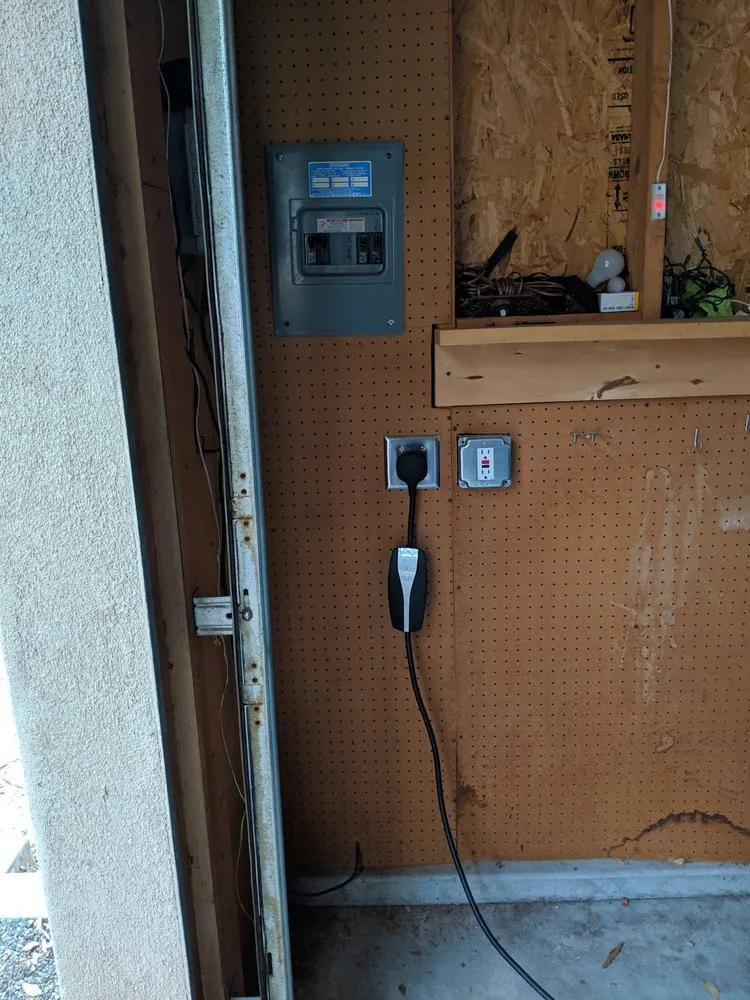 Slide of Usilton Electric