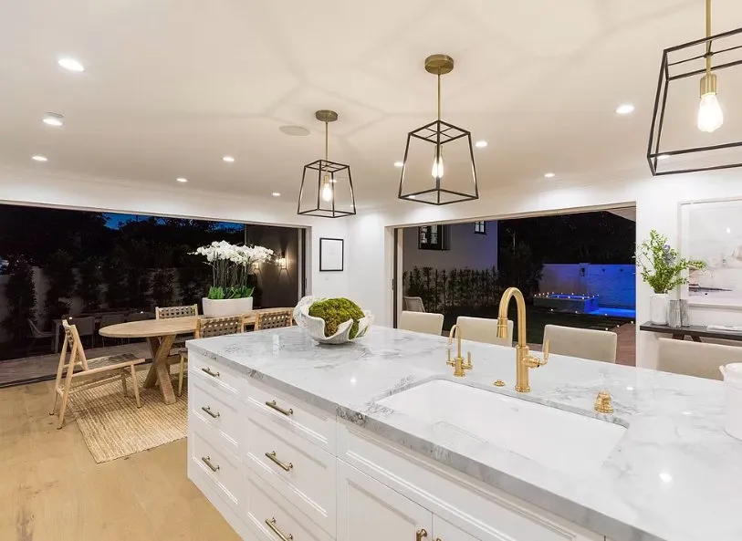 Reliable outlet and switch repair in Newhall, CA by Uturi Electric