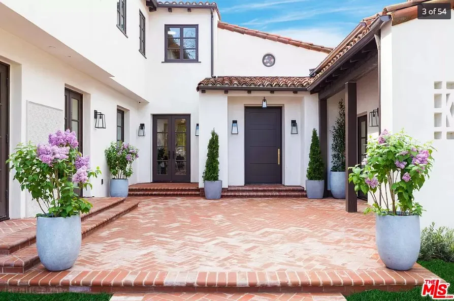 Affordable electrician providing electrical repair in Newhall, CA - Uturi Electric