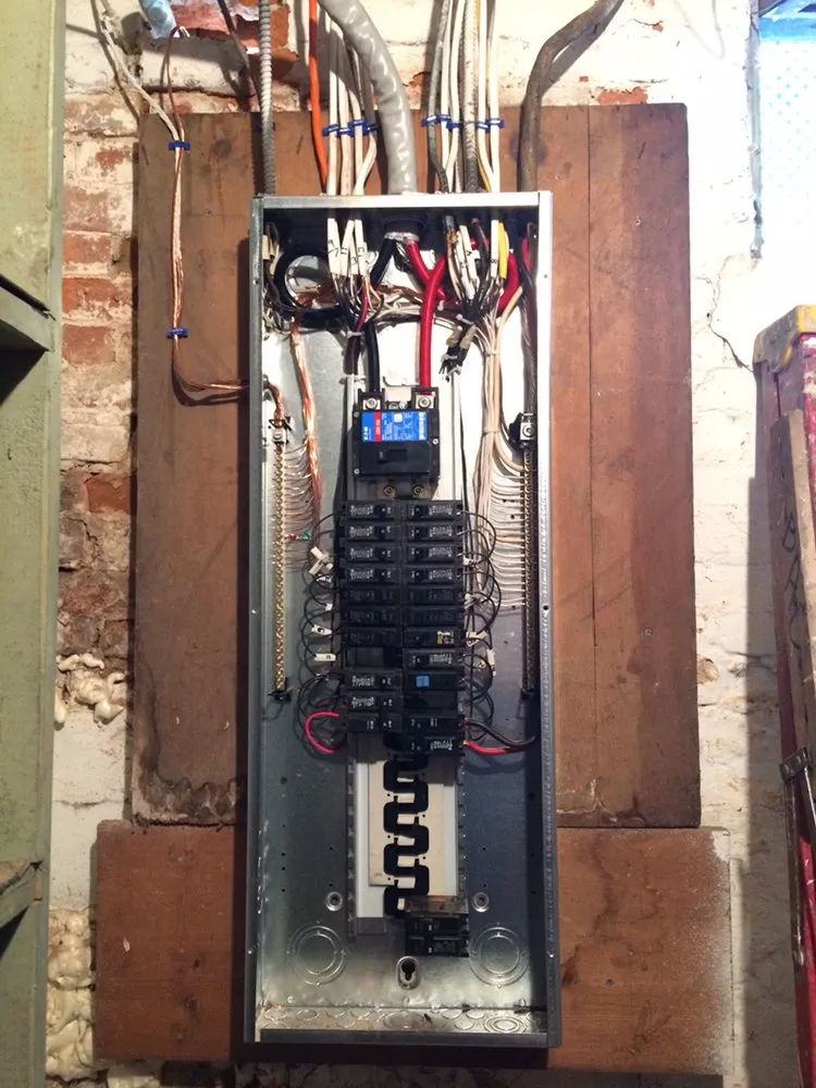 Expert emergency electrical service in ,  by V. ISA General Construction Contracting