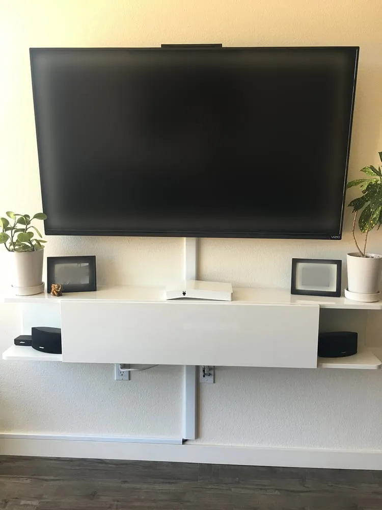 Emergency electrical service for homes in circuit breaker repair,  by 