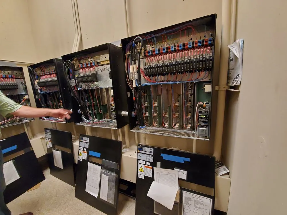 Slide of Valencia Electric