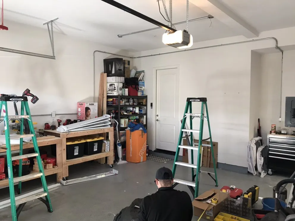 Expert electrician providing emergency electrical service in ,