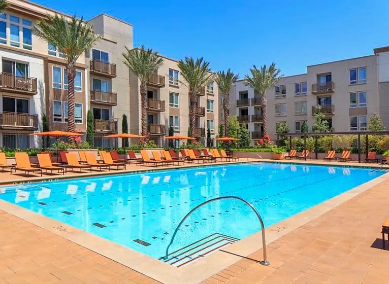 Slide of Valiant Construction