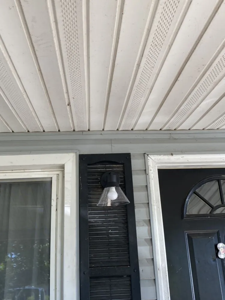 Emergency electrician providing electrical repair in , 