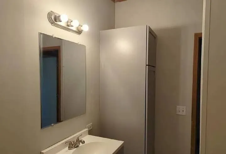 Professional electrician providing circuit breaker repair in , 