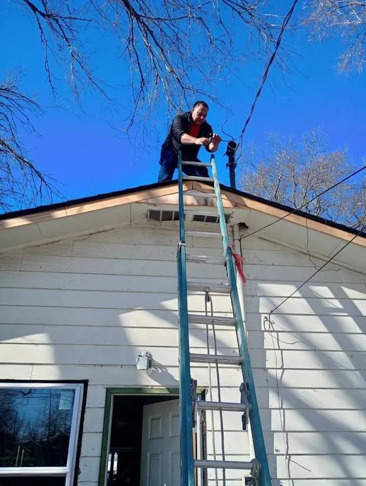 Professional electrician providing circuit breaker repair in , 