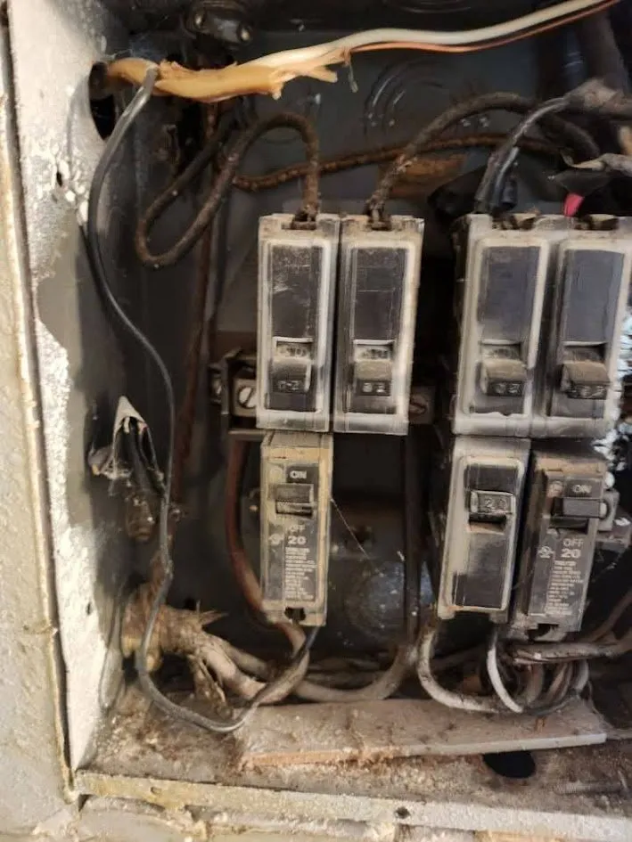 Reliable electrician providing electrical repair in , 