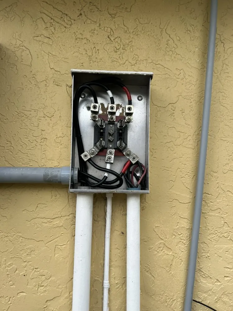 Licensed electrician providing electrical repair in ,