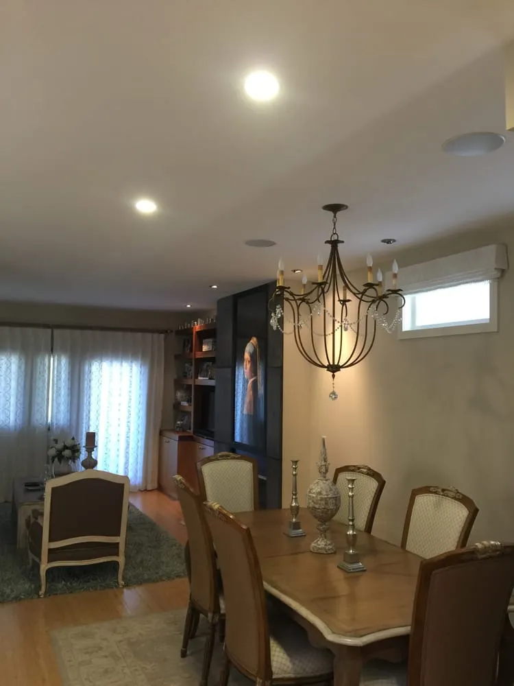 Affordable electrician providing electrical repair in , 