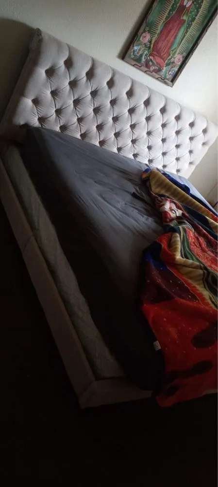 Affordable electrician providing emergency electrical service in , 