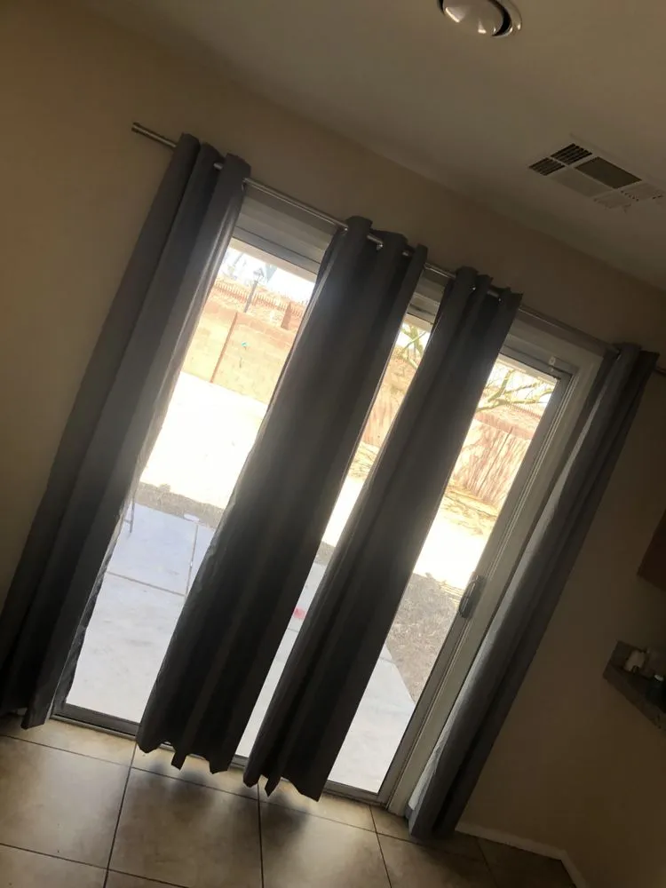 Expert electrician providing emergency electrical service in , 