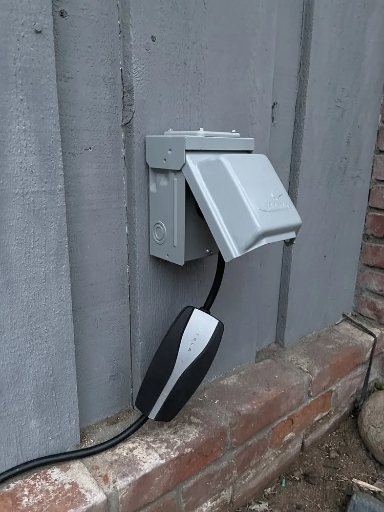 Slide of VelezElectric