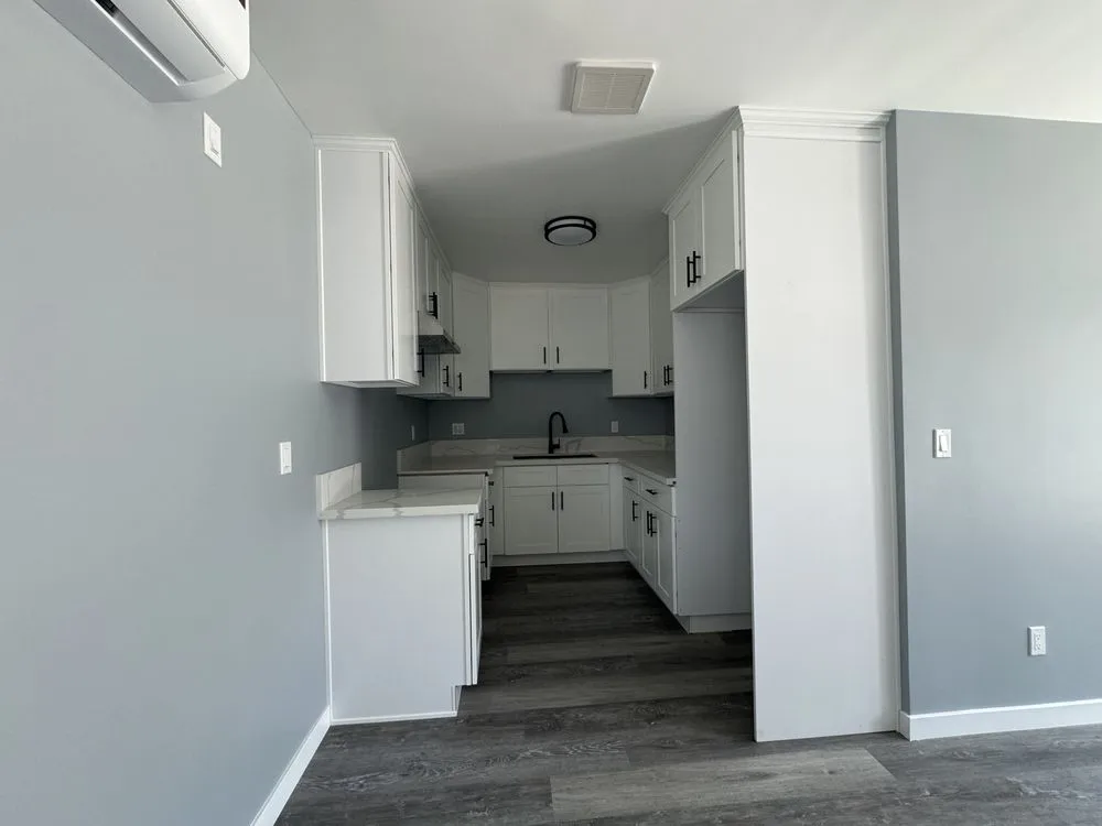 Emergency electrician providing emergency electrical service in Reseda, CA - Velmor Construction