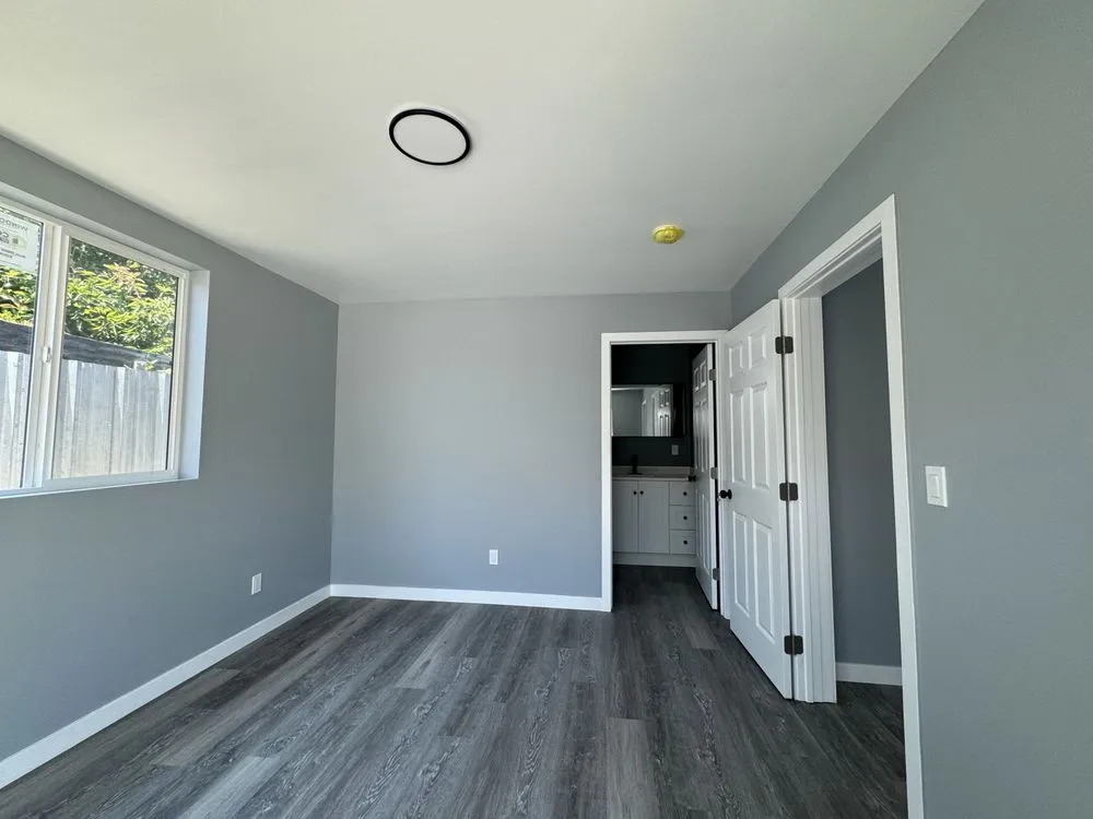 Certified electrician providing electrical repair in Reseda, CA - Velmor Construction