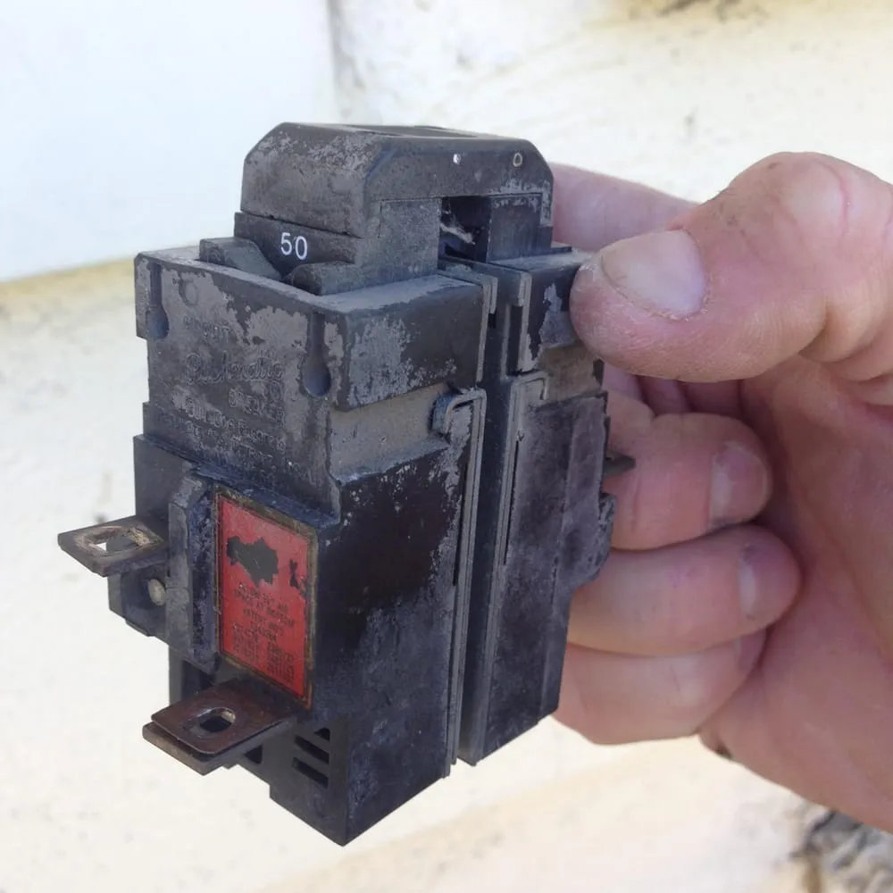 Trusted electrician providing electrical repair in , 