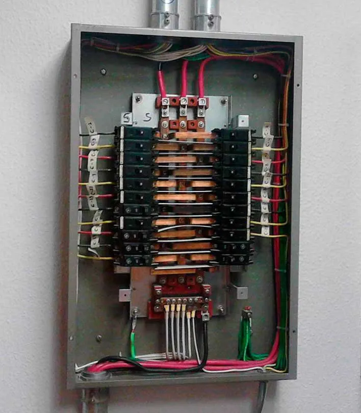 Emergency electrician providing emergency electrical service in ,