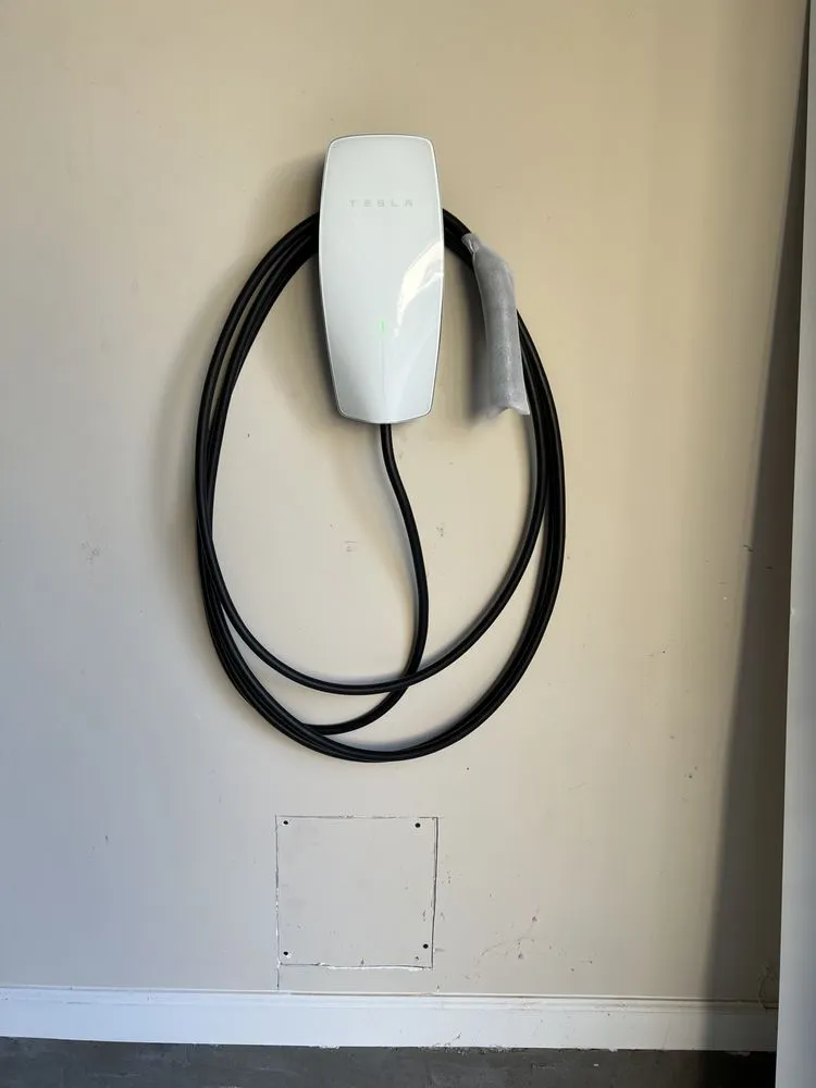 Emergency circuit breaker repair service in , - Venelectric