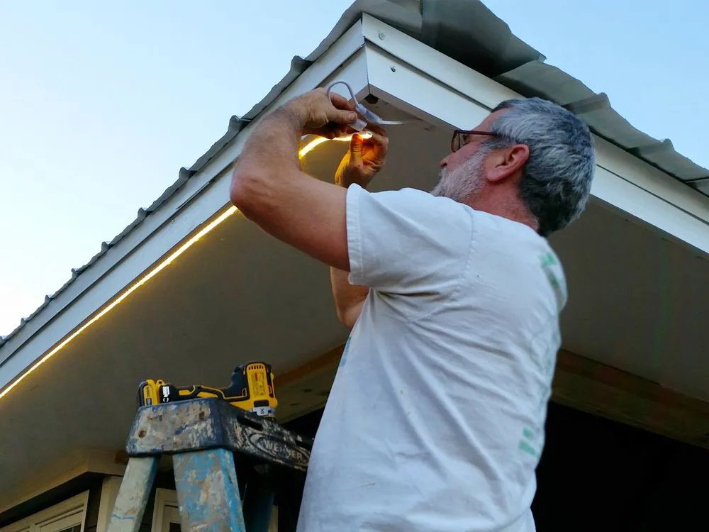 Reliable electrician providing outlet and switch repair in Venice, CA - Venice Electricity