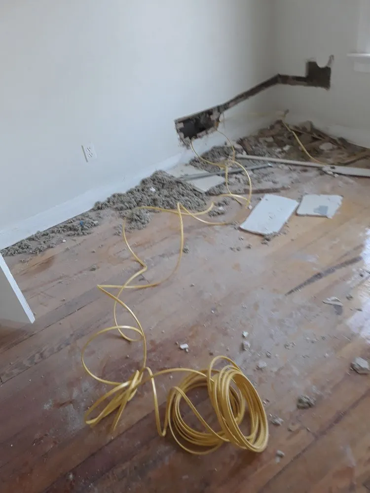 Trusted electrician providing electrical repair in , 