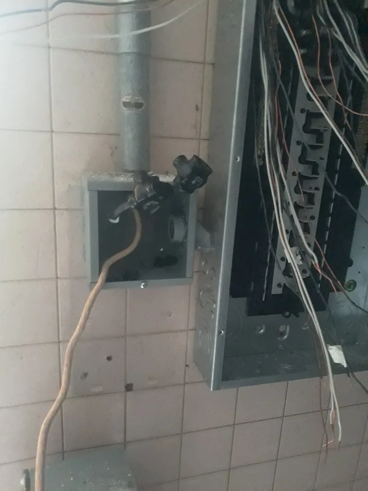 Reliable electrician providing circuit breaker repair in , 