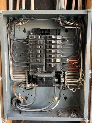 Veritas Electric Logo