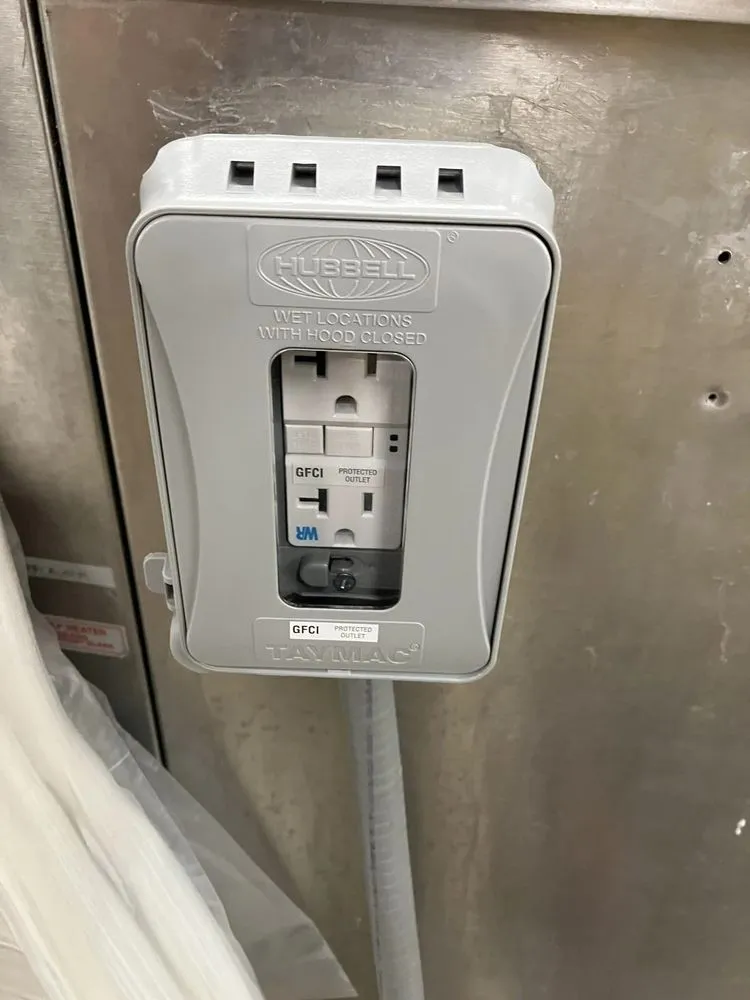 Emergency circuit breaker repair in Brock, TX by Versatile Voltage