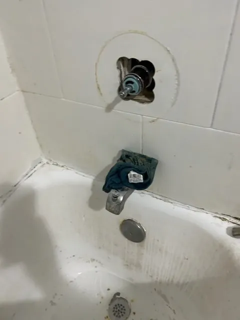 Professional electrician providing lighting installation in , 