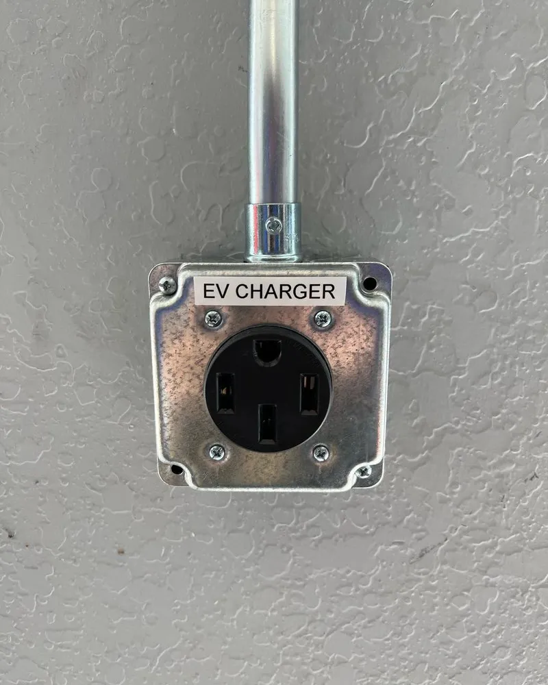 Slide of Vertical 24 Hour Electrician