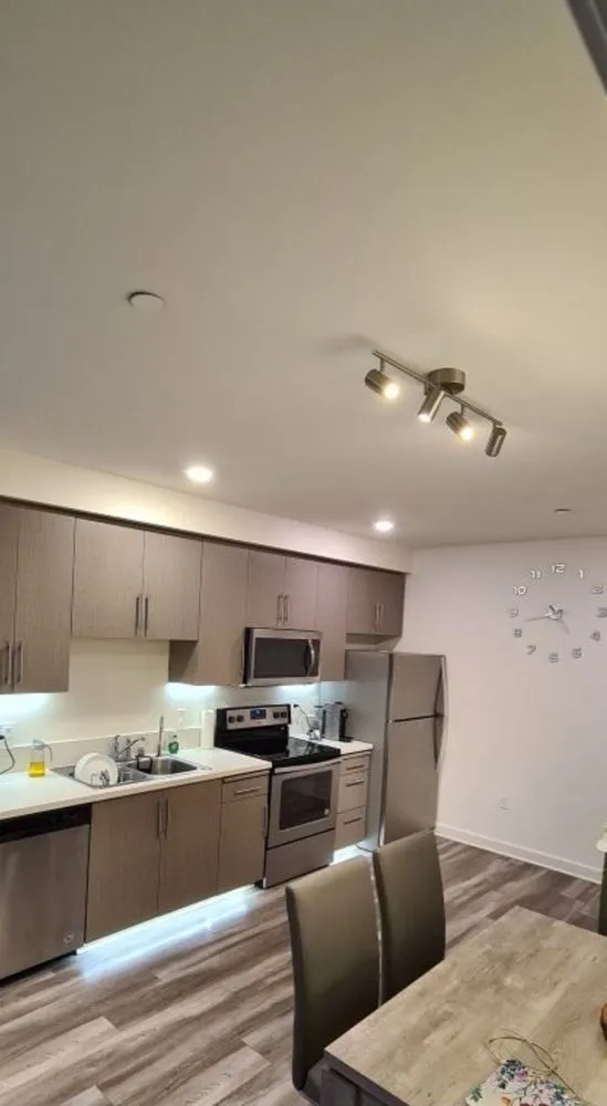 Professional electrician providing electrical repair in San Fernando Valley, CA - VGL Electric
