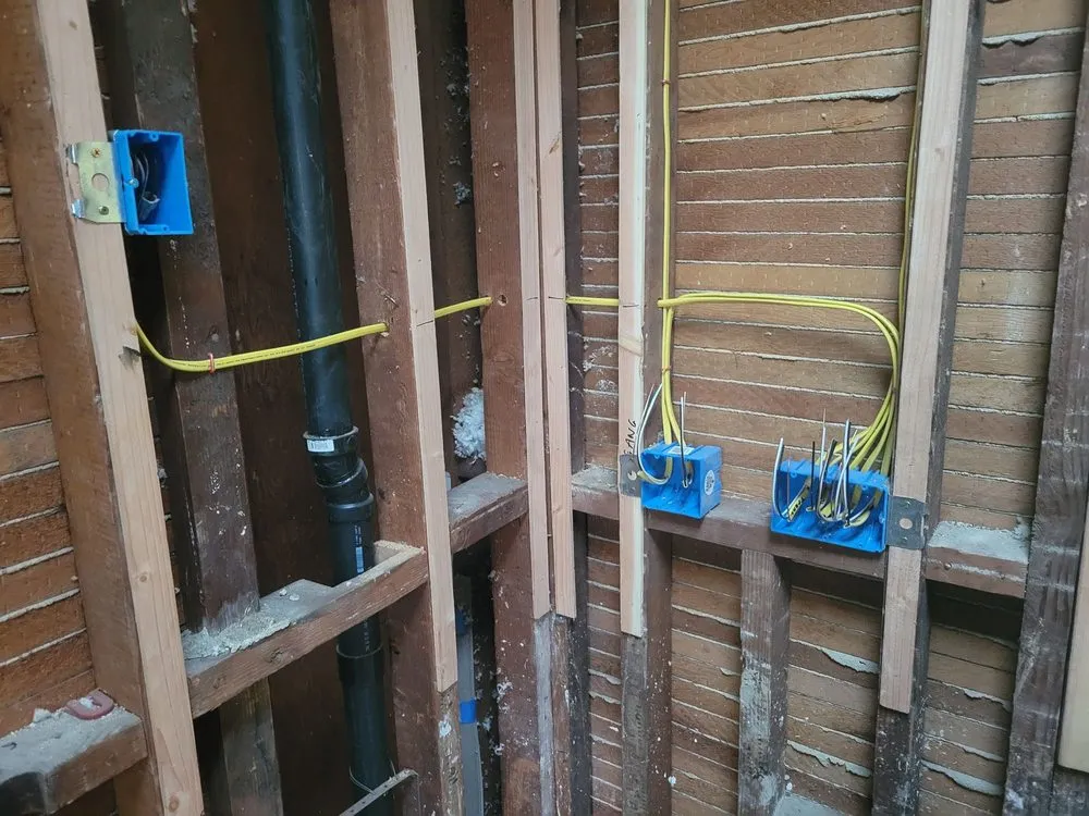 Certified electrician providing lighting installation in San Fernando Valley, CA - VGL Electric