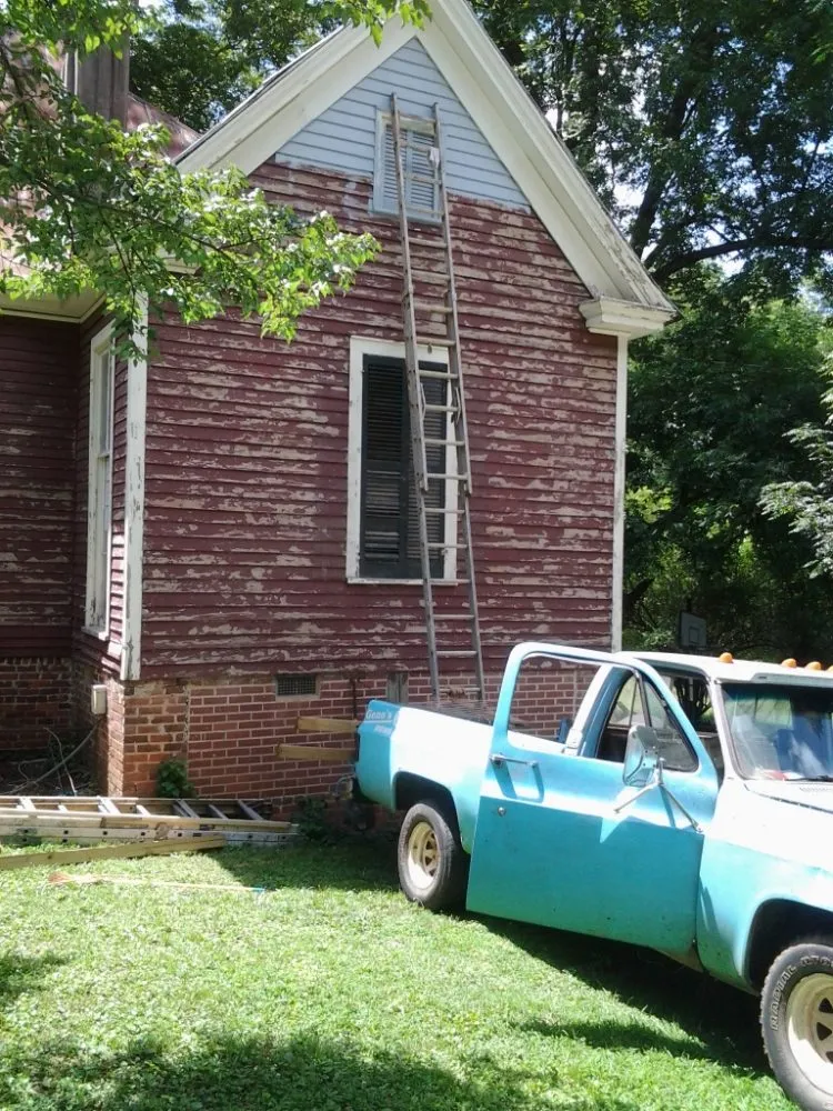 Professional electrician providing electrical repair in ,