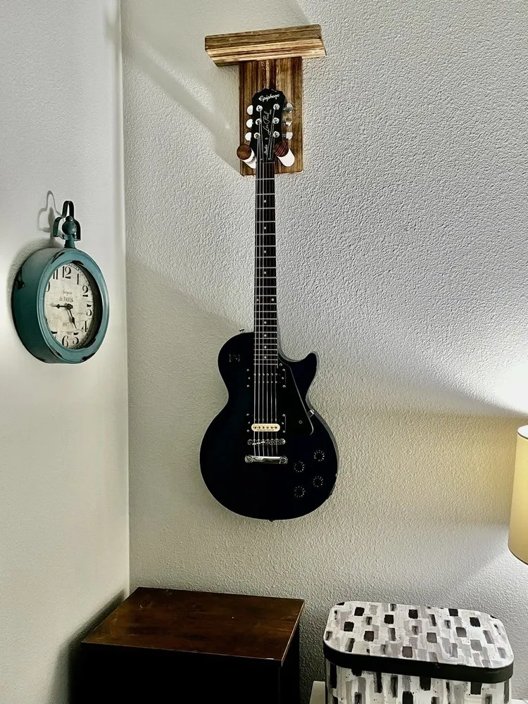 Slide of Vic’s Handyman Services