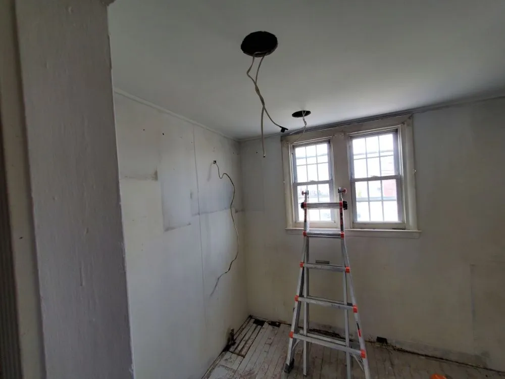 Emergency electrical service for homes in circuit breaker repair,  by 